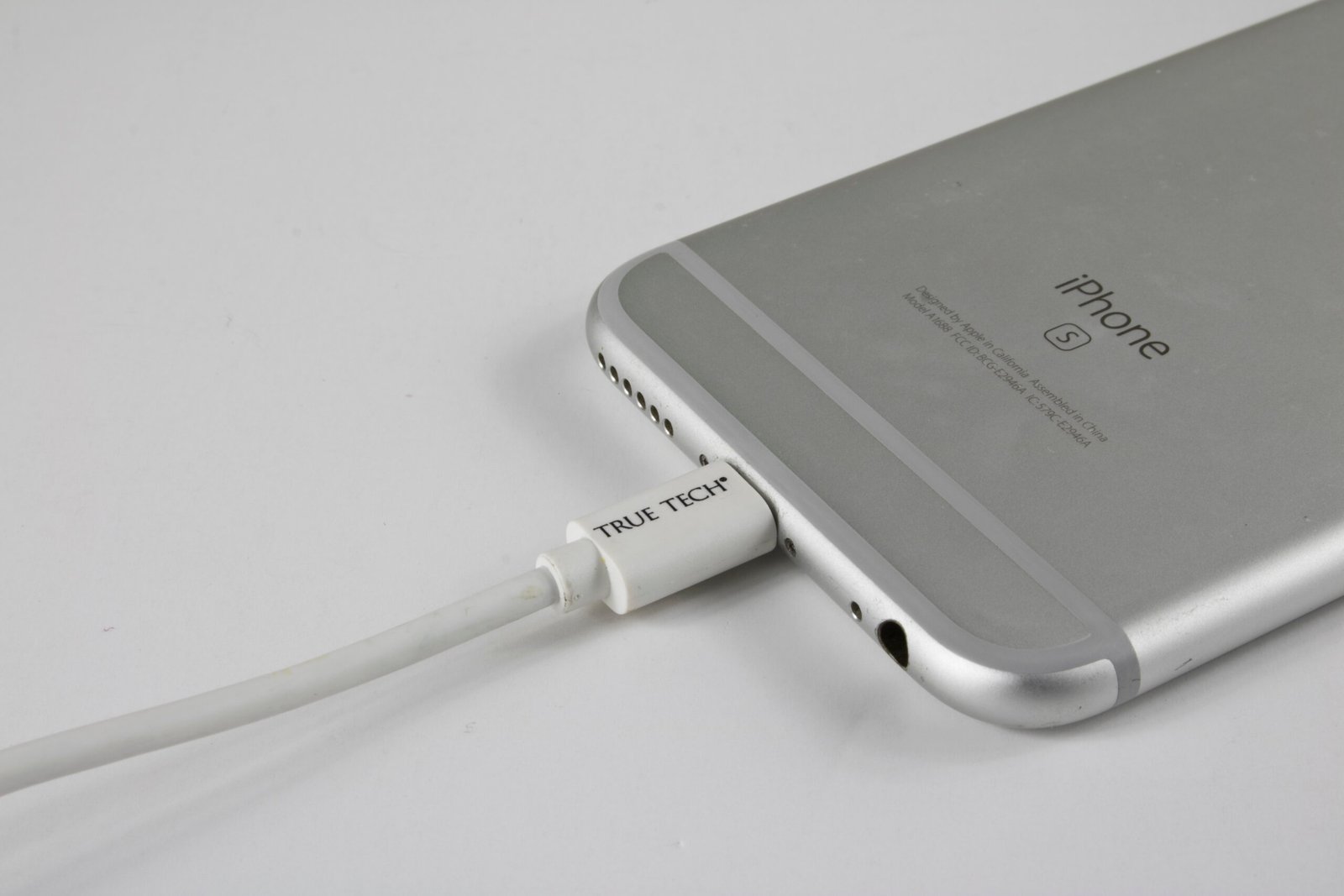 11-454-9 Lightning to USB-A 3FT Classic Cable - Image 3